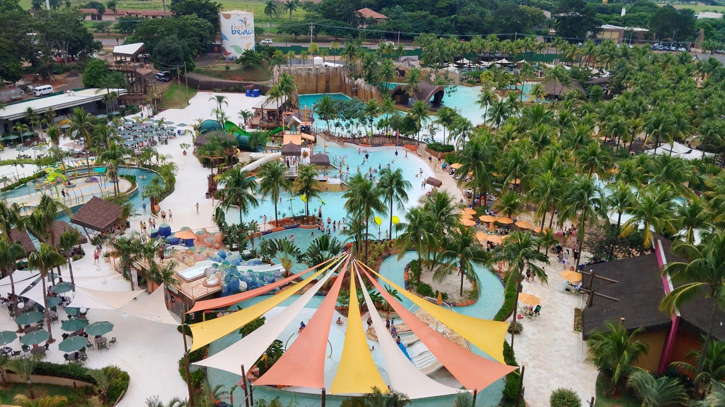 Parque aquático Hot Beach Olímpia faz aniversário e quem ganha o presente é você