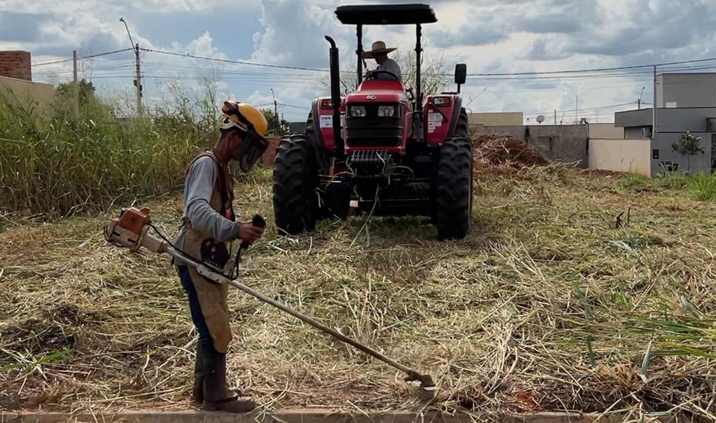 Prefeitura de Olímpia notifica proprietários para realizar limpeza de terrenos e o descumprimento da lei pode gerar multa