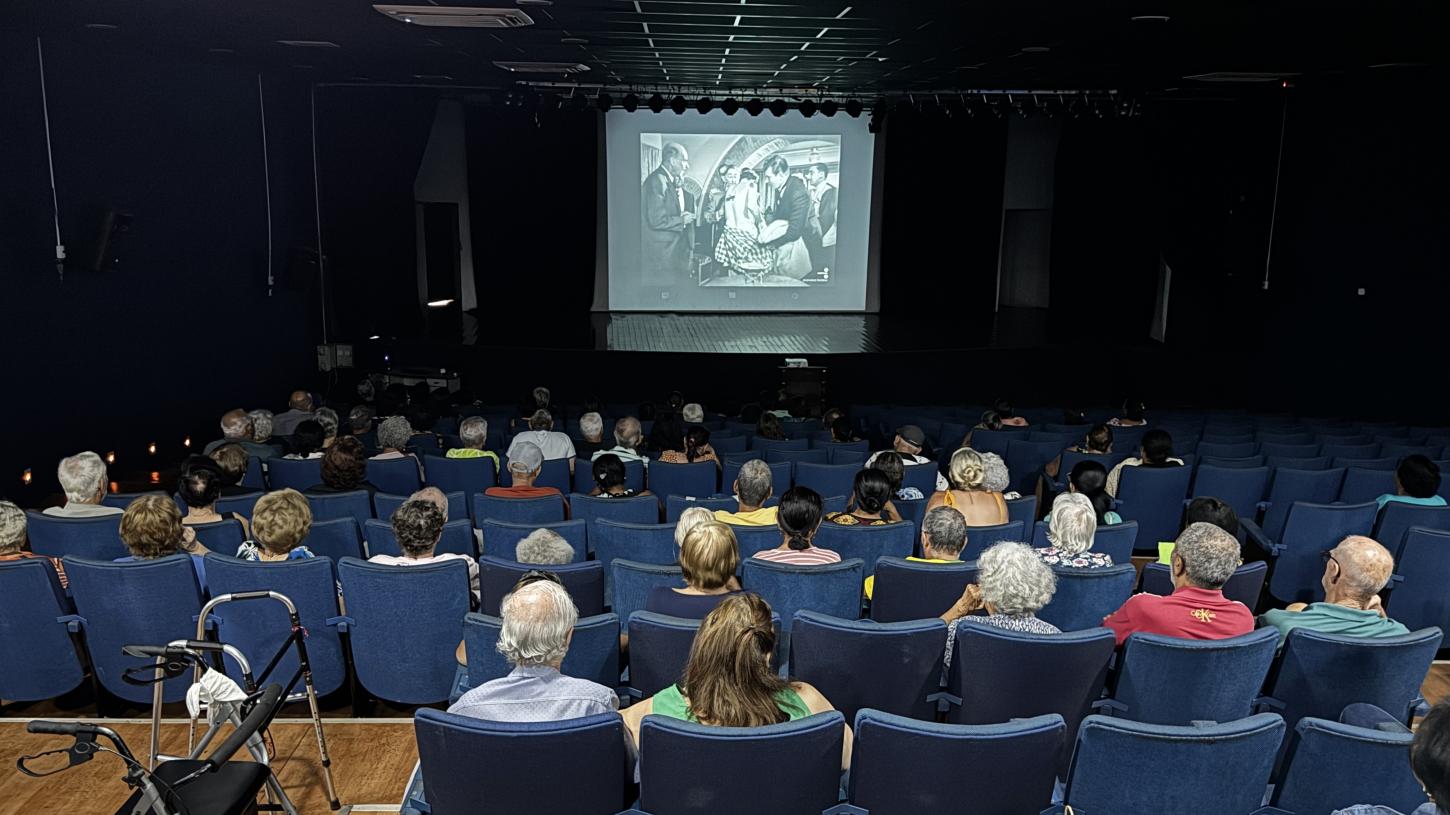 Casa da Cultura exibirá a comédia brasileira “Sai da Frente” na sessão gratuita de cinema nesta quarta-feira (11)