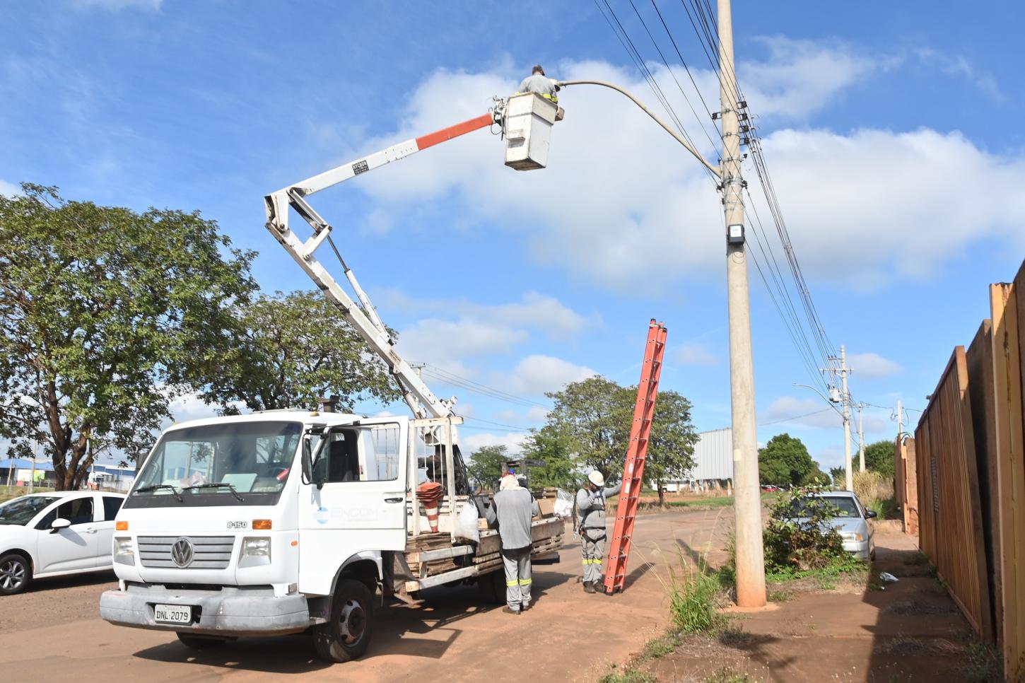 Prefeitura inicia última etapa de substituição de luminárias para concluir a iluminação 100% LED em Olímpia