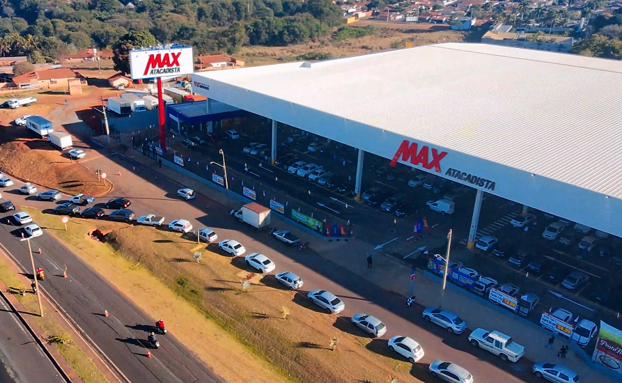 Deu a louca no gerente! Ofertas de inauguração continuam hoje no Max Atacadista — e você pode receber tudo pelo WhatsApp!