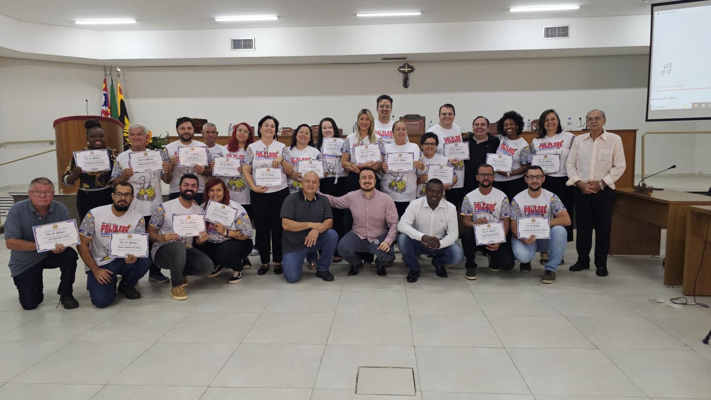 Câmara homenageia equipe da Cultura pelo 61º Festival do Folclore