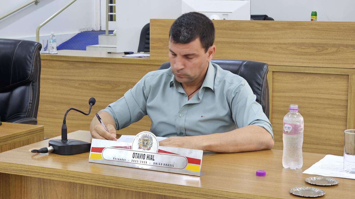 Olímpia promulga leis para Dias do Piloto e do Aviador, propostas de Otávio Hial