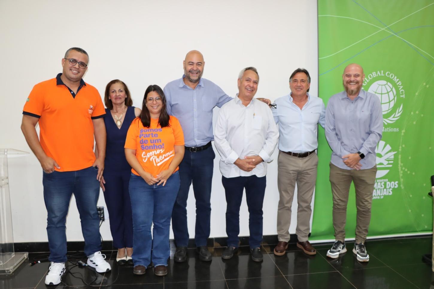 Da esquerda para a direita:  André Luis de Oliveira, Gerente Administrativo do Thermas dos Laranjais,  Débora Vicente, gerente geral do Thermas dos Laranjais, Janiéle Nascimento, supervisora de Meio Ambiente do Thermas dos Laranjais,Hilário Sérgio Ferrari