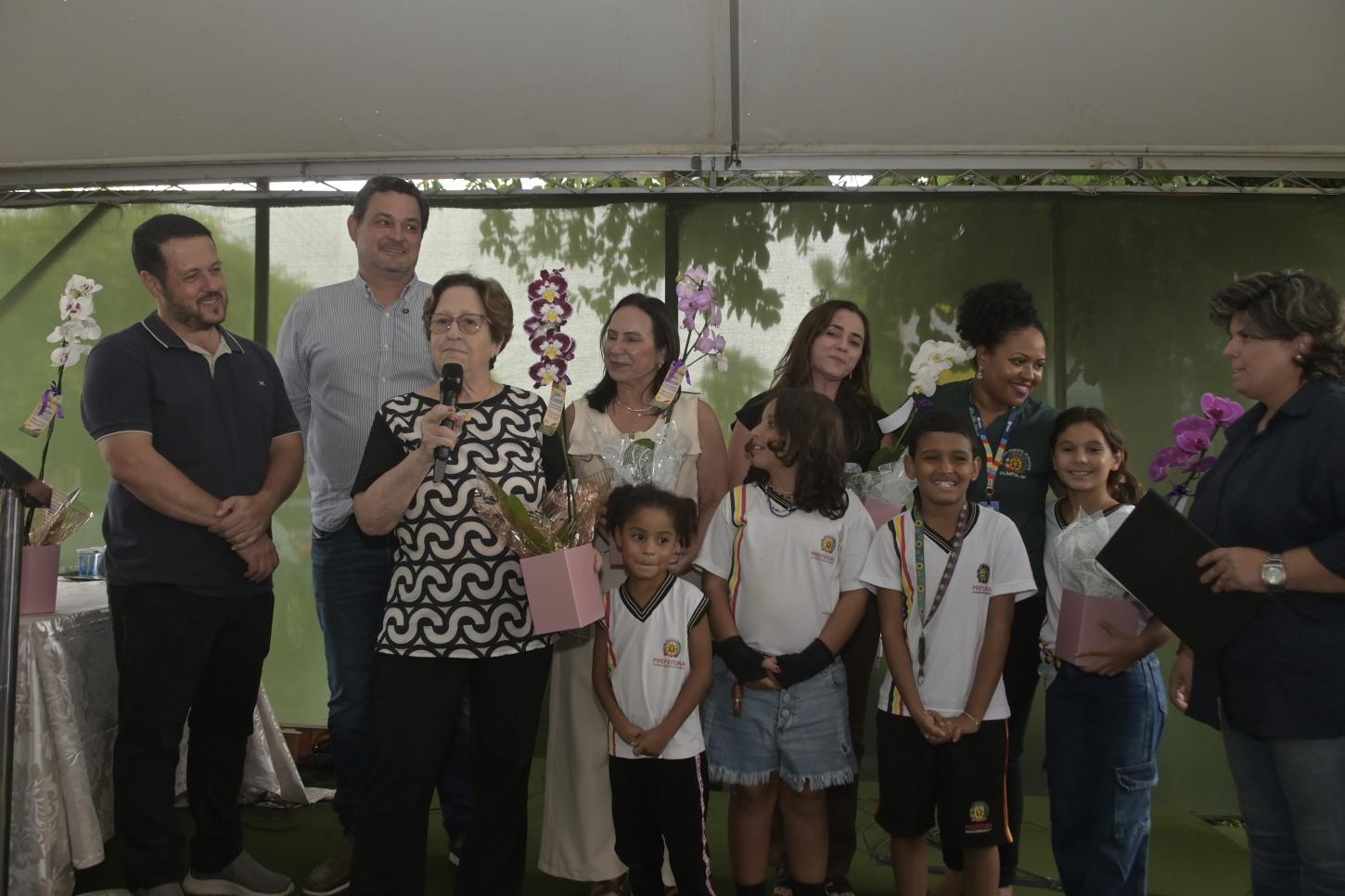 Prefeitura celebra início do ano letivo com entrega da reforma e ampliação da EMEB Jardim Hélio Cazarini
