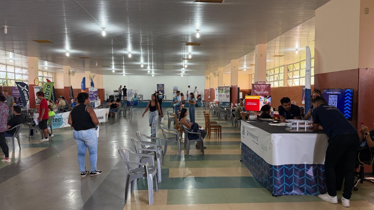 Mutirão do Emprego e Empreendedorismo reúne cerca de 600 pessoas e gera 80 contratações em Olímpia