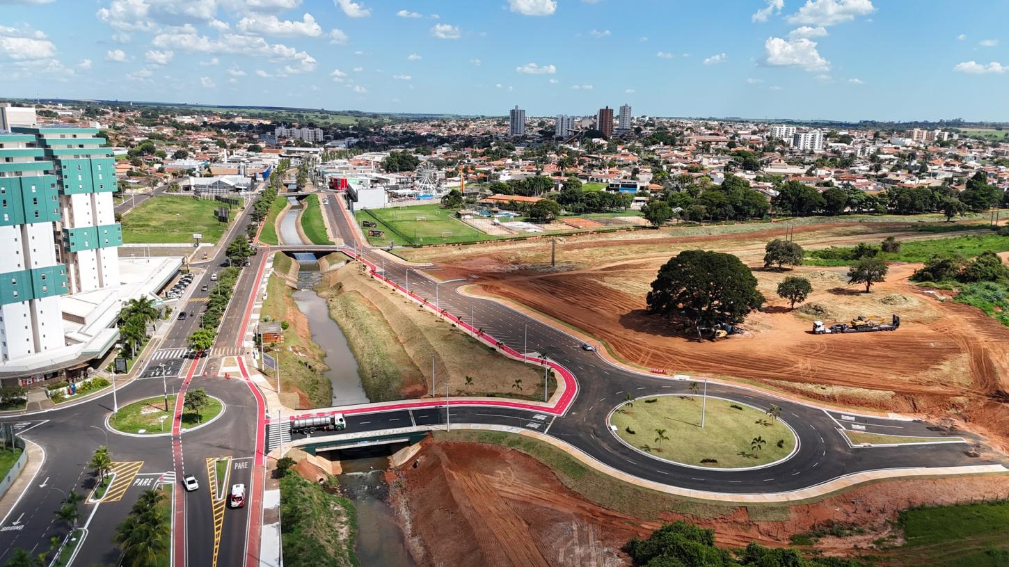 Nova ponte e rotatória no Vale do Turismo alteram trânsito na Avenida Aurora Forti Neves