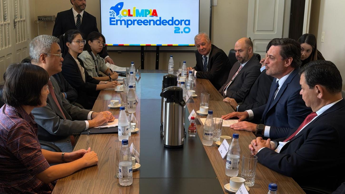 Embaixador da China recebe título de Visitante Ilustre em Olímpia durante missão com gigantes chinesas