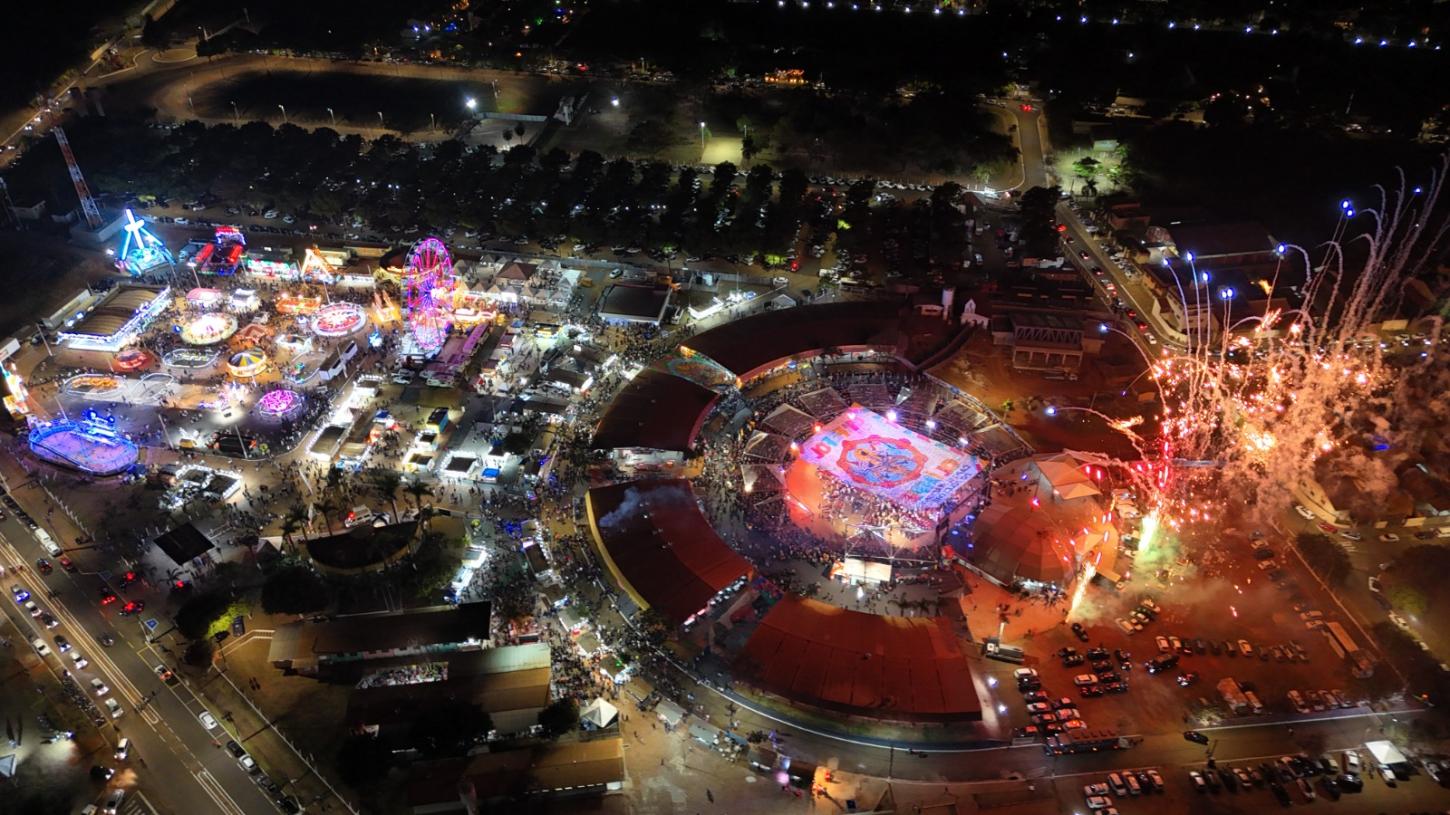 Rio de Janeiro abre o 62º FEFOL com show de Neguinho da Beija-Flor