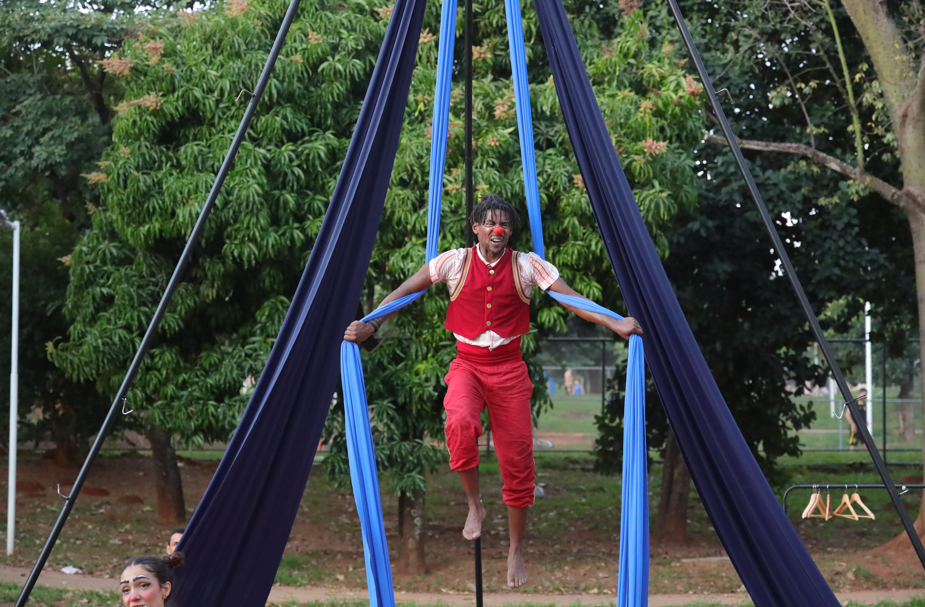 A cidade vira palco: FIT adapta espetáculos para ruas e praças de Rio Preto