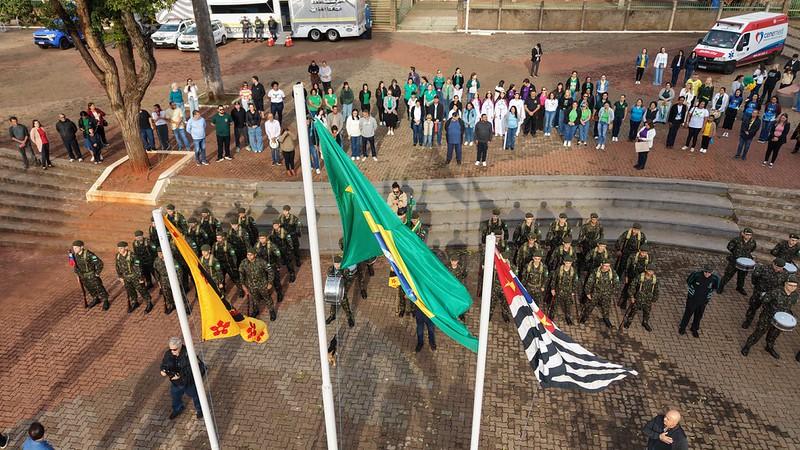 Desfile cívico de 07 de setembro reúne 2 mil pessoas em Olímpia