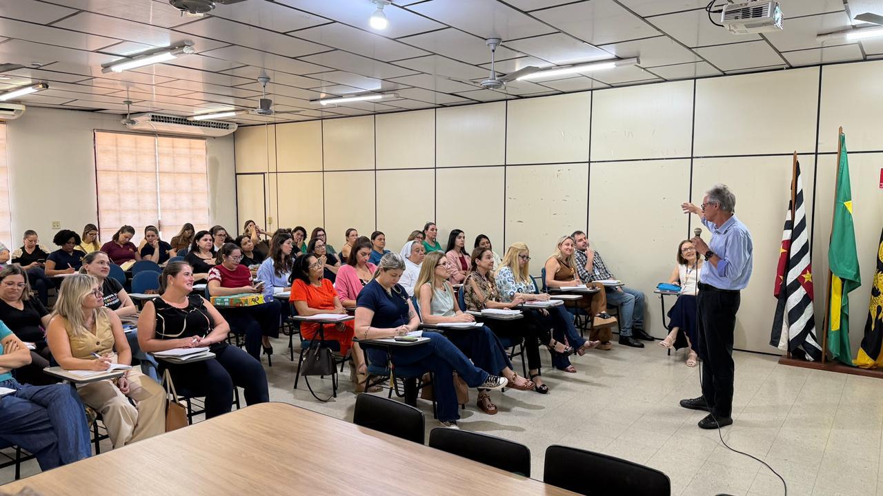 Educação de Olímpia promove formação sobre gestão escolar e uso de Inteligência Artificial