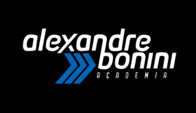 ESTÁ PROCURANDO UMA ACADEMIA PRA COMEÇAR A TREINAR?