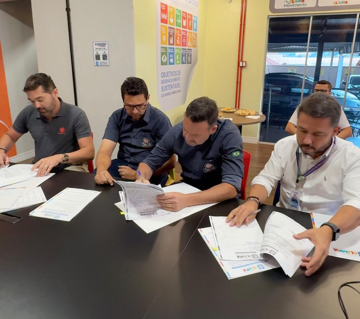 Prefeitura assina contratos de 11 terrenos municipais leiloados por R$ 7,4 milhões para impulsionar investimentos e geração de empregos em Olímpia
