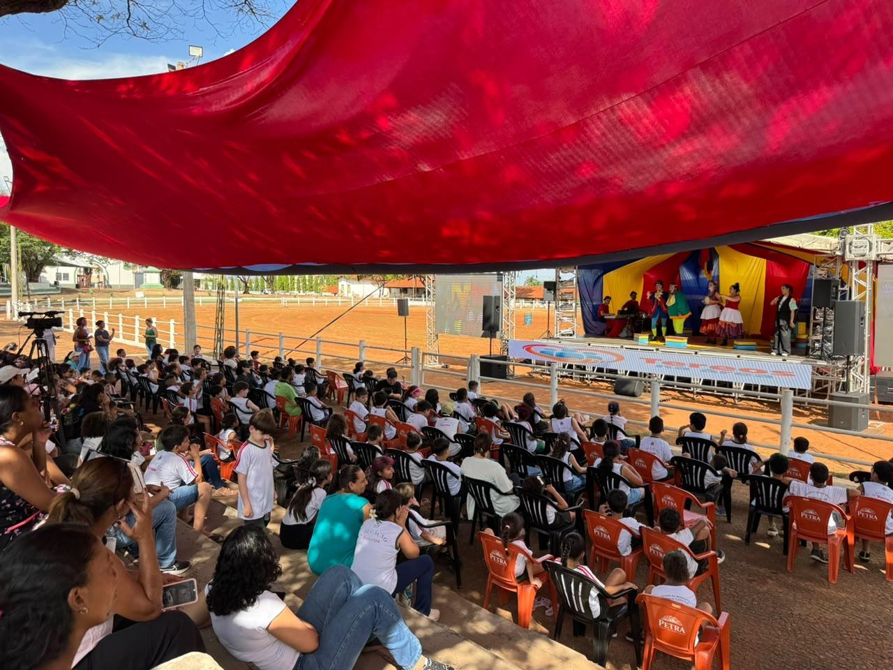 Tereos na Área levou espetáculo, música e atividades criativas para cerca de 850 estudantes de Barretos
