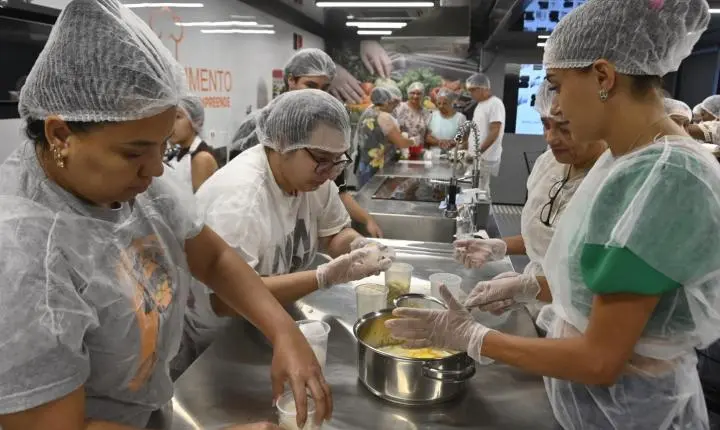 Carreta Do Cozinhalimento Forma 132 Alunos Em Cursos Gratuitos De Pães, Bolos E Marmitas Saudáveis Em Olímpia