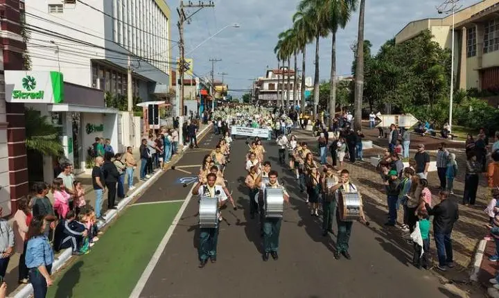 Desfile cívico de 07 de setembro reúne 2 mil pessoas em Olímpia