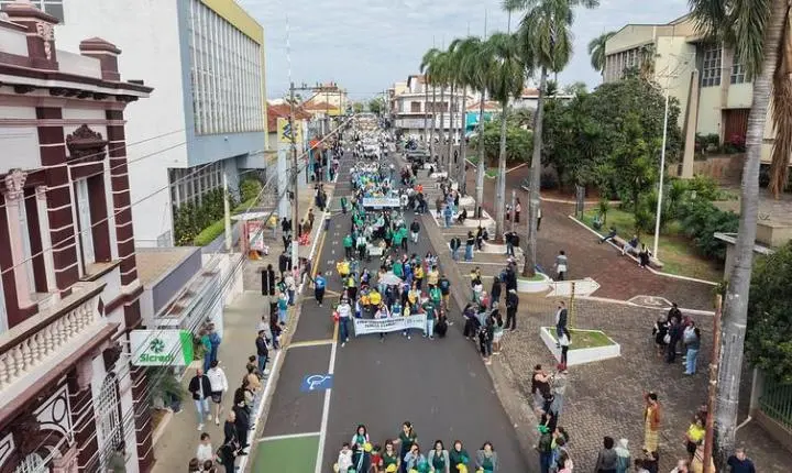 Desfile cívico de 07 de setembro reúne 2 mil pessoas em Olímpia