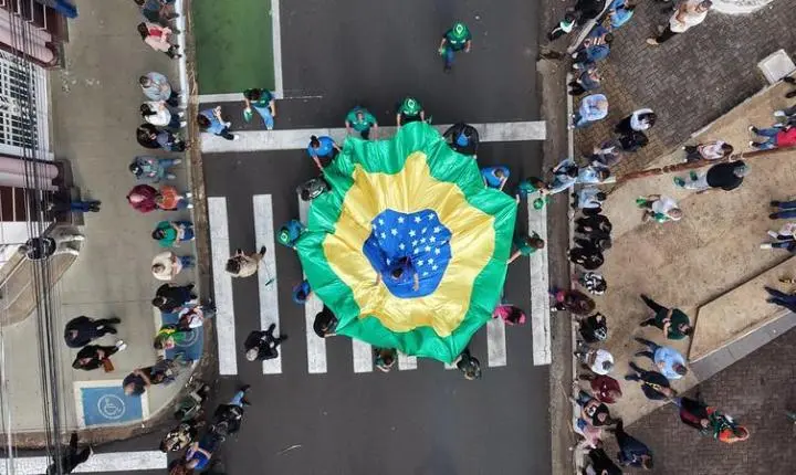 Desfile cívico de 07 de setembro reúne 2 mil pessoas em Olímpia
