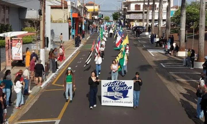 Desfile cívico de 07 de setembro reúne 2 mil pessoas em Olímpia