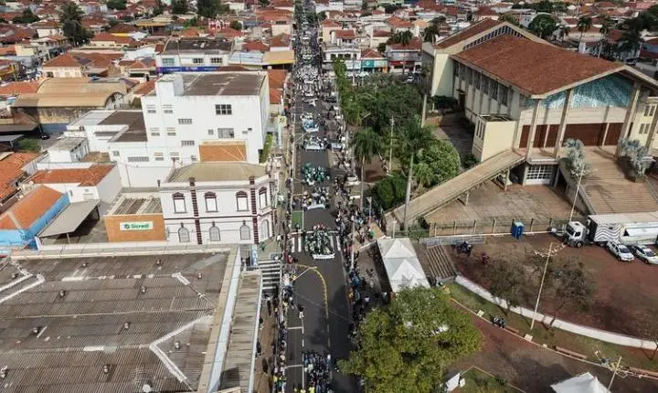 Desfile cívico de 07 de setembro reúne 2 mil pessoas em Olímpia