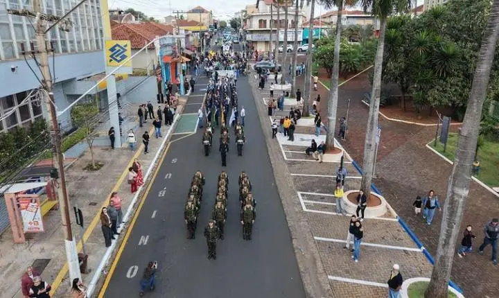 Desfile cívico de 07 de setembro reúne 2 mil pessoas em Olímpia