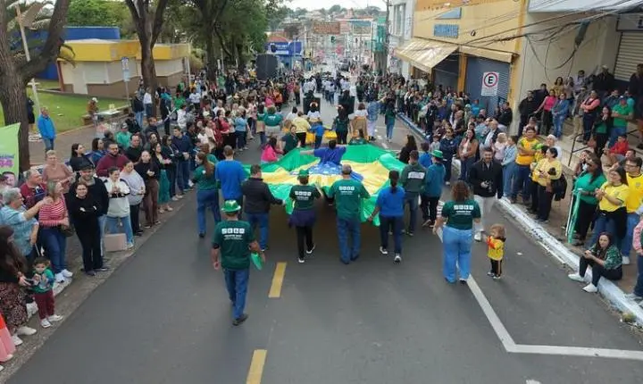 Desfile cívico de 07 de setembro reúne 2 mil pessoas em Olímpia