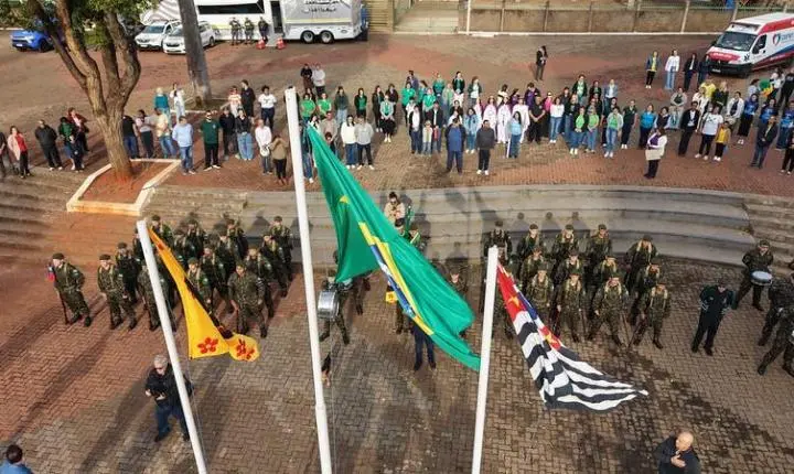 Desfile cívico de 07 de setembro reúne 2 mil pessoas em Olímpia