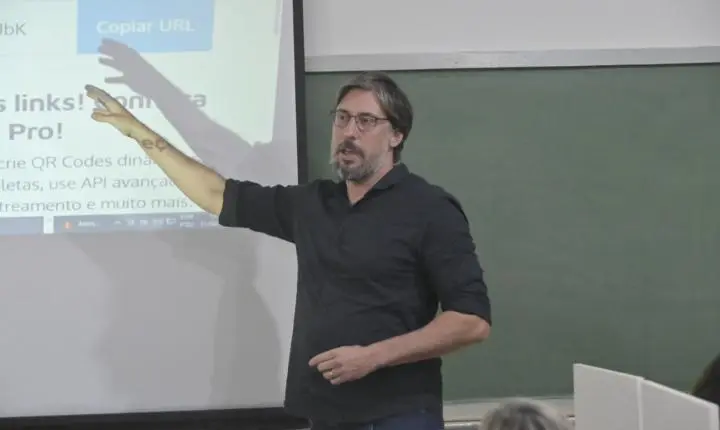 Educação de Olímpia promove formação sobre gestão escolar e uso de Inteligência Artificial
