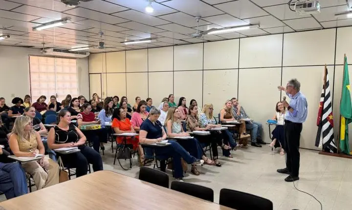 Educação de Olímpia promove formação sobre gestão escolar e uso de Inteligência Artificial