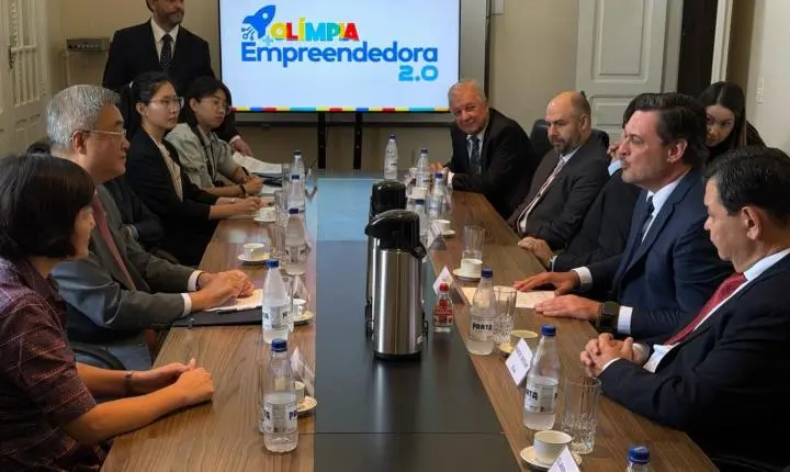 Embaixador da China recebe título de Visitante Ilustre em Olímpia durante missão com gigantes chinesas