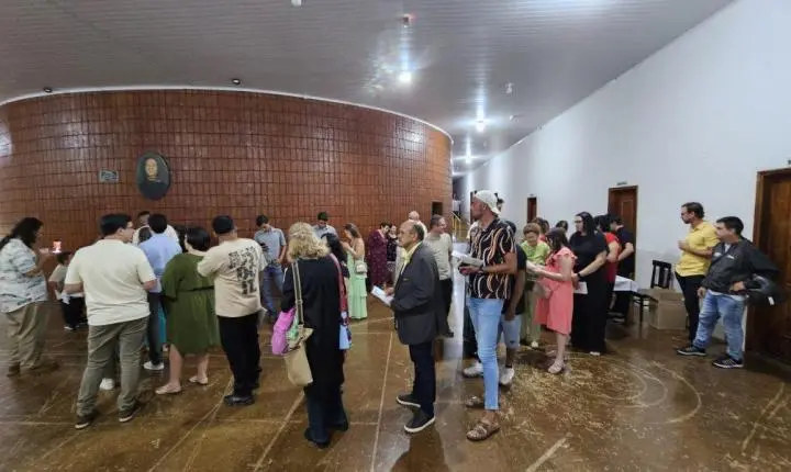 Lançamento De Livro Transforma Memória Pessoal Em Literatura E Cena