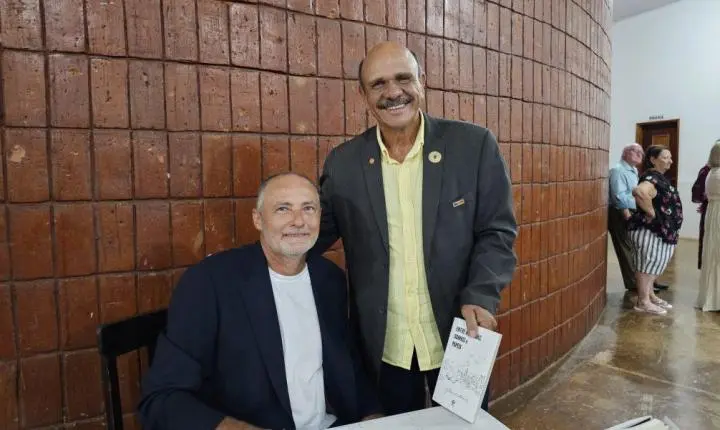 Lançamento De Livro Transforma Memória Pessoal Em Literatura E Cena