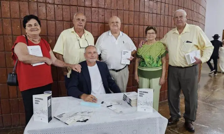 Lançamento De Livro Transforma Memória Pessoal Em Literatura E Cena