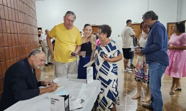 Lançamento De Livro Transforma Memória Pessoal Em Literatura E Cena