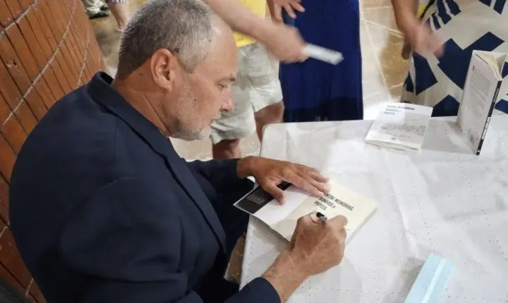 Lançamento De Livro Transforma Memória Pessoal Em Literatura E Cena