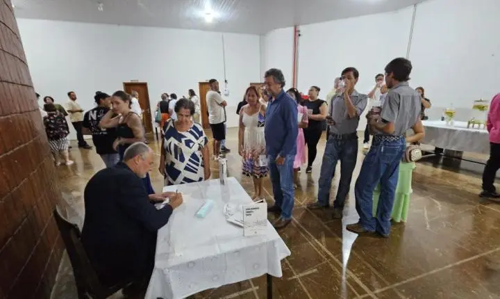Lançamento De Livro Transforma Memória Pessoal Em Literatura E Cena