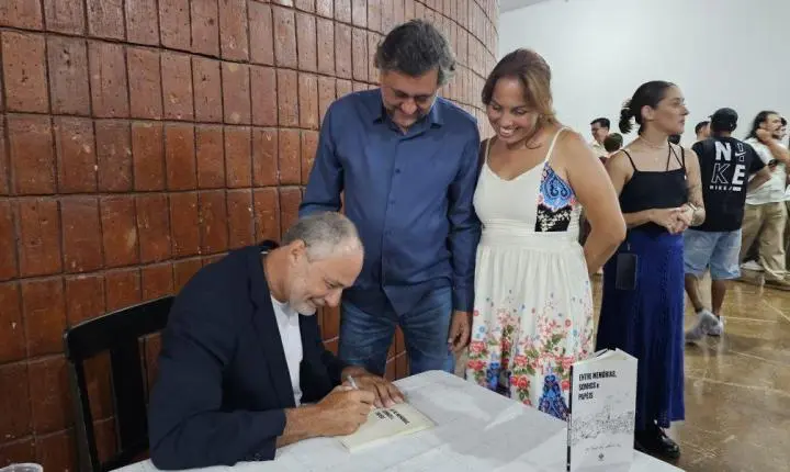 Lançamento De Livro Transforma Memória Pessoal Em Literatura E Cena