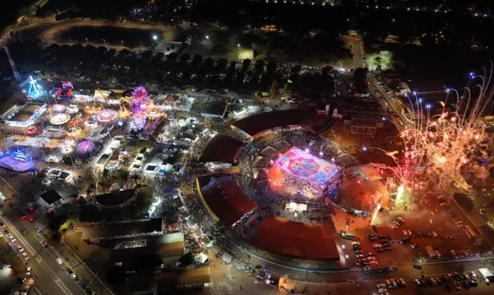 Rio de Janeiro abre o 62º FEFOL com show de Neguinho da Beija-Flor