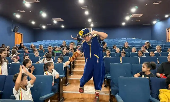 Teatro e música levam o folclore brasileiro a 330 alunos da rede municipal de Olímpia