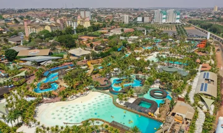 Termas dos Laranjais é o parque aquático mais visitado das Américas e o 3º do mundo