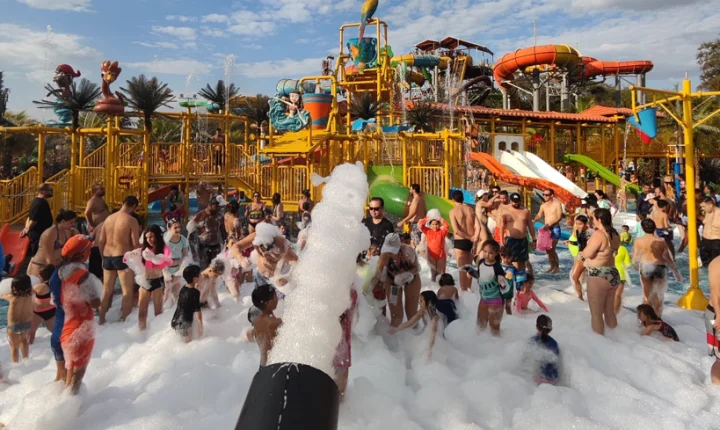 Termas dos Laranjais lança campanha ‘Todo mundo paga meia’ e programação especial para o Dia do Trabalhador