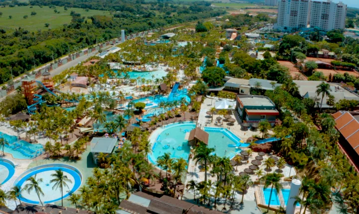 Termas dos Laranjais marca presença no ViajaFlux Summit 2026 e recebe profissionais do turismo de todo o Brasil